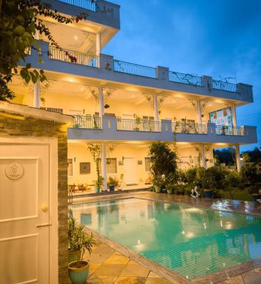 Agra House | Unwind at Dá Bungalow - Oceanfront Oasis with Pool