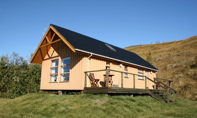 Hvammstangi House | Cozy Dæli Guesthouse: Spa & Hot Tub Retreat Awaits