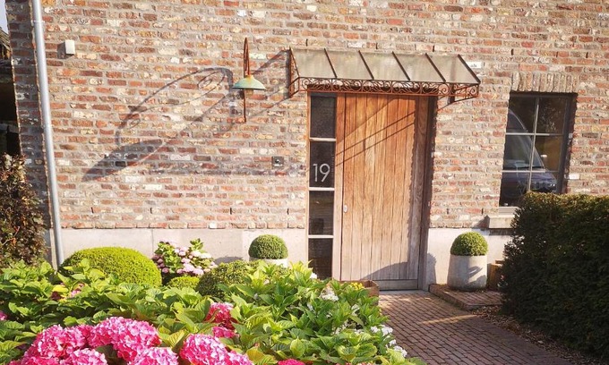 Ellezelles House | Discover Découvrye Rigaudrye: Family and Pet Friendly Stay