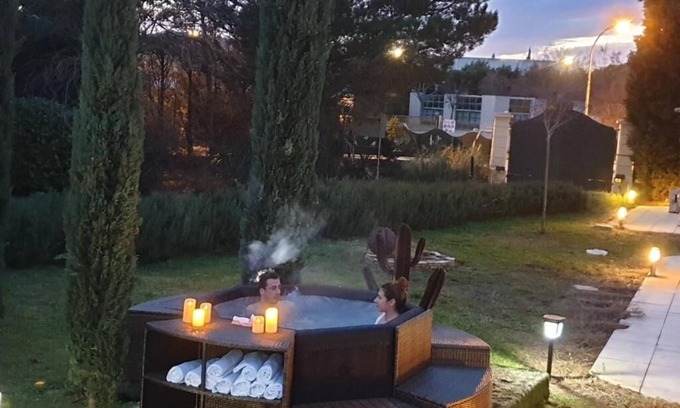Rousset Hotel | Experience Déjeunez Sous l'Arbre: Pool, Spa & Dining Delight