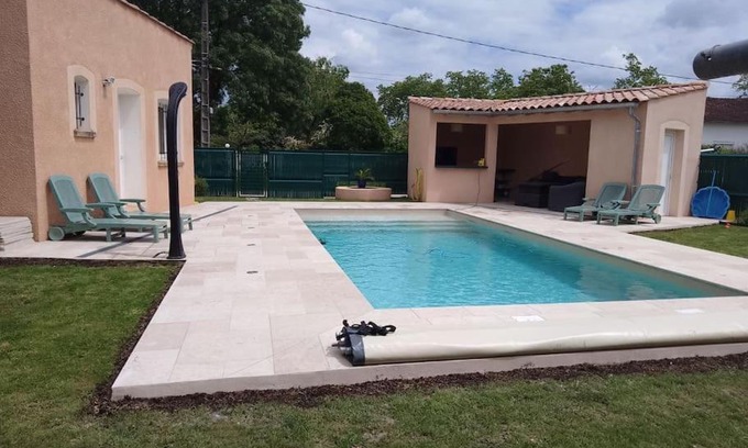 Saix House | Cozy Poolside Retreat for Two with Family-Friendly Vibes