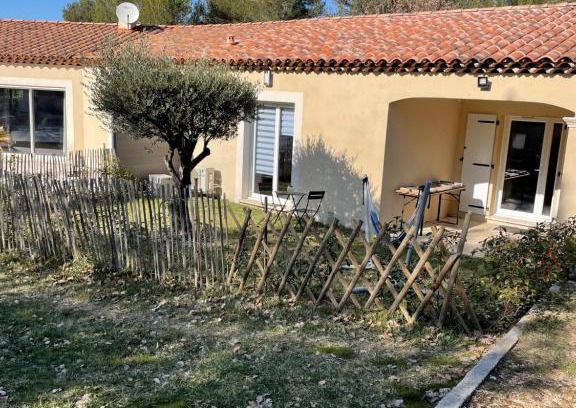Jouques Villa | Tranquil Dépendance with Pool & Family-Friendly Amenities