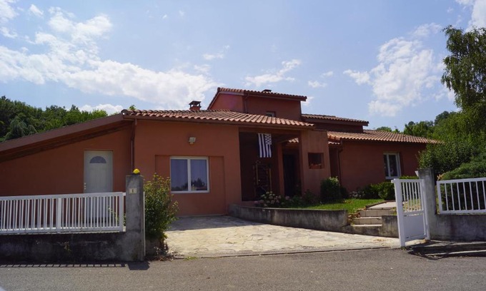 Segura House | Cozy Séguera Retreat with Kitchen & Family-Friendly Amenities