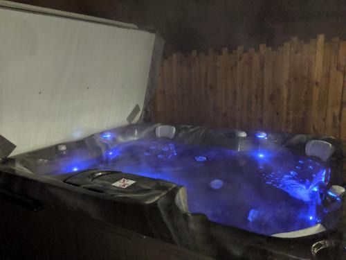 La Haie-Fouassiere House | Relaxing Getaway in the Nantes Vineyard with Spa & Hot Tub