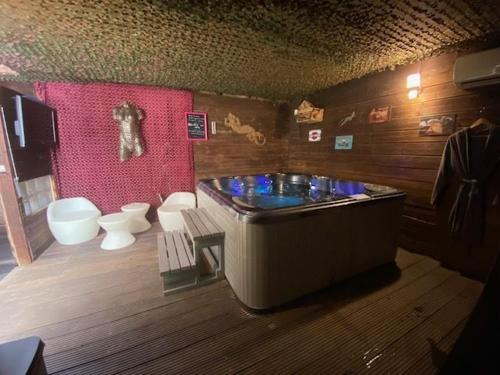 Vauvert Bed & Breakfast | Relaxing Spa Retreat Under Sun and Stars with High Ratings