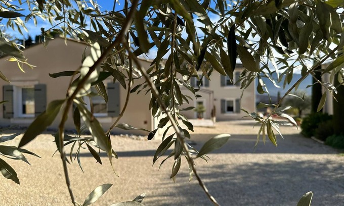 Vinsobres House | Tranquil Retreat by Mont Ventoux with Pool & Ocean Views