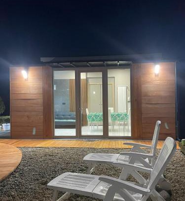 Rivarolo Canavese Bed & Breakfast | Explore Dépendance in Villa: Oceanfront Bliss Awaits