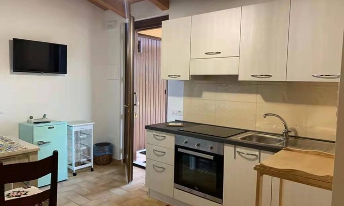 Baiano Cottage | Delightful Dépendance of Casale Fusco: Family-Friendly Retreat