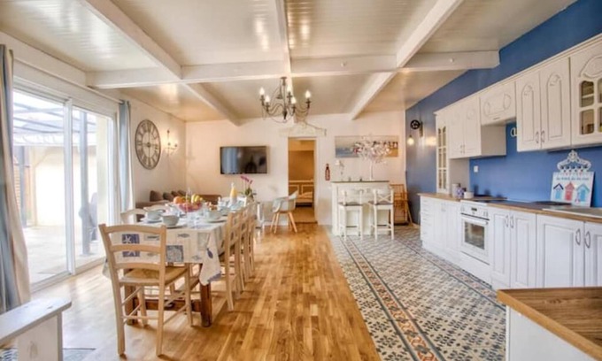 Le Port House | Experience Comfort at Dépendance Privée du Domaine de la Calotine
