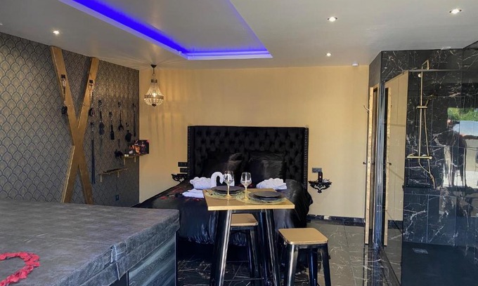 Frenouville Hotel | Indulge in Désirs d'une Nuit - Loveroom with Jacuzzi