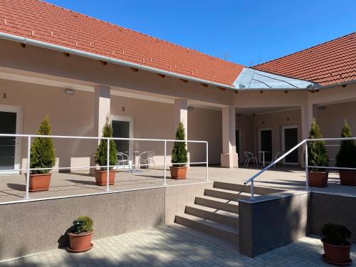 Csongrad Apartment | Guest Rated Dóra Vendégház - Perfect for Families