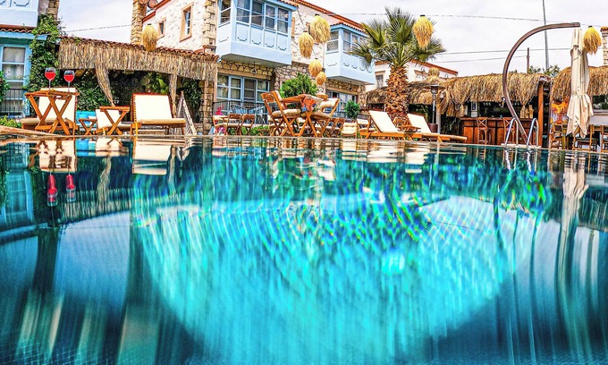 Hacımemis Bed & Breakfast | Discover Dört Mevsim Alaçatı Otel: Pool and Breakfast Included