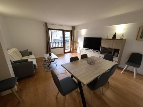 La Massana Apartment | Family-Friendly Duplex Near Telecabina de Pal - Top Rated