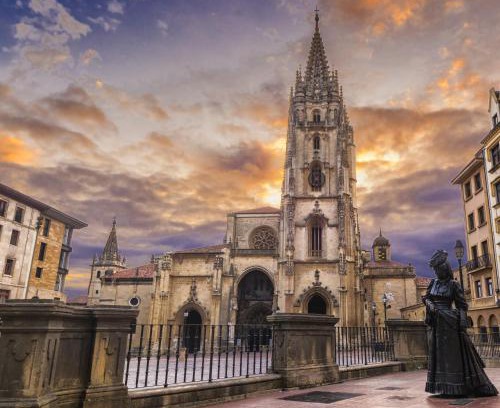 Oviedo City Centre Apartment | Historic Duplex Near Cathedral with Parking & Family Amenities