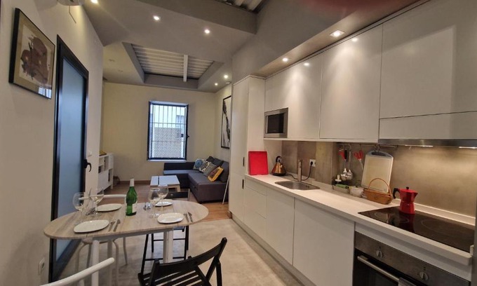 San Gil Apartment | Experience Dúplex el Patio in the Heart of Sevilla