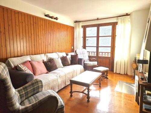 Esterri D'Aneu Apartment | Family Duplex with Scenic Views in Esterri by RURAL D'ÀNEU