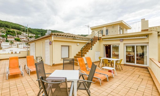 L'Estartit Apartment | Family-Friendly Stay at Dúplex Jordi: Perfect for Kids