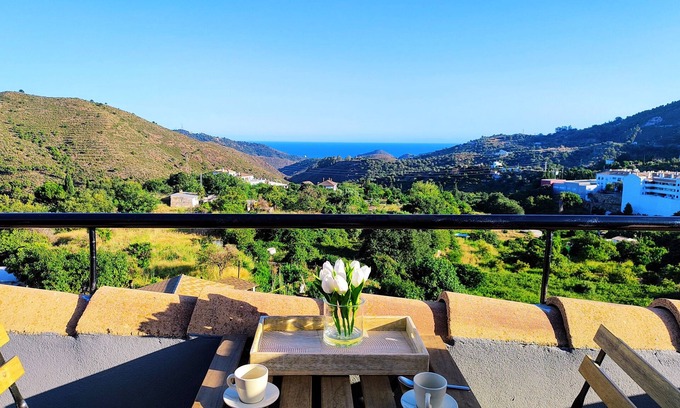 Ojen Apartment | Unwind at Dúplex Mar y Montaña with Family-Friendly Amenities
