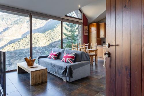 Aixirivall Apartment | Inviting Duplex Retreat at Casa Rural Camp de Claror