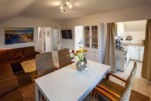 Borkum Apartment | Relax at Dünenkoje Nord: Family & Pet-Friendly Escape