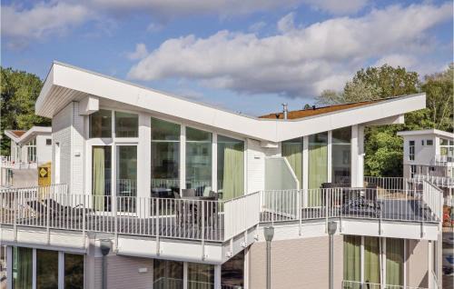 Travemuende Apartment | Elegant Dünenvilla Penthouse with Pet-Friendly Amenities