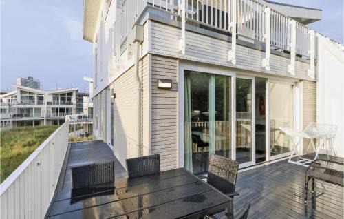 Travemuende Apartment | Experience Dnenvilla: 5-Star Stay with Family-Friendly Dining