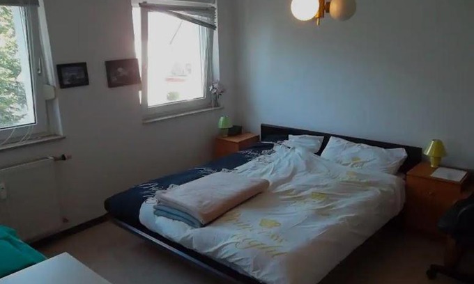 Hassels Apartment | Private Rooms in Düsseldorf: Pet-Friendly & Family Welcome