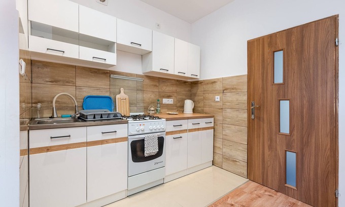Stare Podgorze Apartment | Cozy Dąbrówki Standard Studio with Family-Friendly Amenities