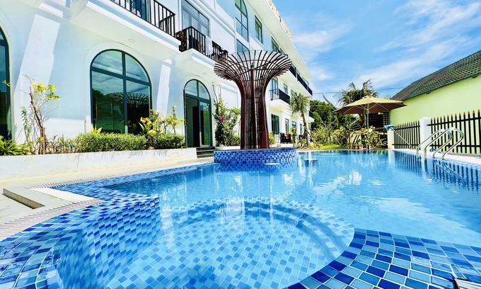 Cua Lap Hotel | Guest Rated 10/10: Dương Đông Hotel with Pool & Breakfast