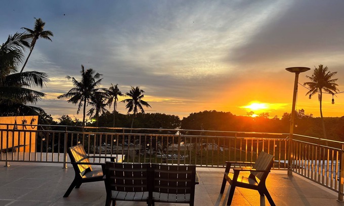 Danao House | Relax at D ARC Leisure Home by the Sea with Pool & Spa