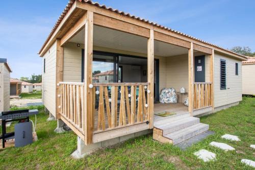 Saubrigues House | Pet-Friendly D&D Cottage - Welkeys with Oceanfront Views