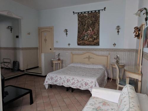 Ferrara Bed & Breakfast | Pet-Friendly D'Elite Room & Breakfast with Hot Tub Access