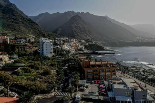Punta del Hidalgo Apartment | Elevated Spaces with Oceanfront Views and Private Beach