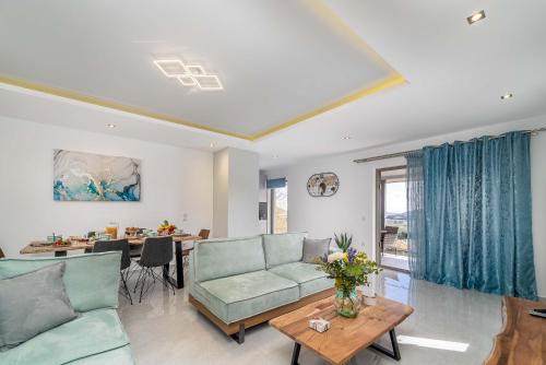 Karia Apartment | Top-Rated D & G Apartment: Family-Friendly Retreat