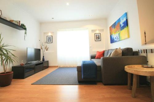 Cacilhas Apartment | Family-Friendly D. João I Apartment with High Guest Ratings