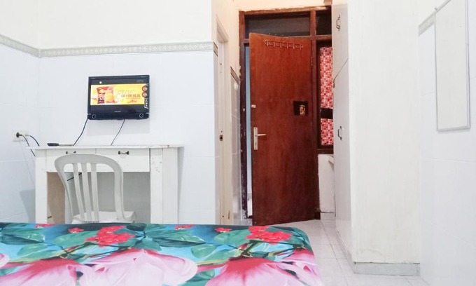 Ketintang House | Your Stay Awaits at D'Kost Ketintang: Family-Friendly Comfort