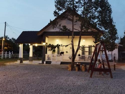 Pendang District House | Top-Rated D'LaMar Homestay with Kitchen Amenities