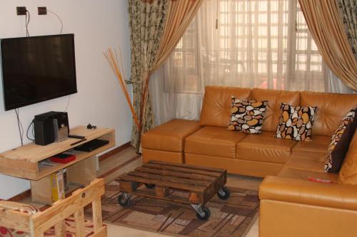 Puente Aranda Bed & Breakfast | Discover D'lujo: Family-Friendly with Hot Tub & Breakfast