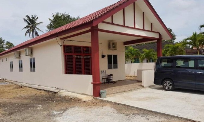 Kampung Guar Sanji Villa | Family-Friendly D’Noon Villa with Kitchen & Pet Amenities