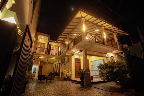 Kudapaduwa House | Beachfront Bliss at D Plus B&B Negombo - Rated 9/10!