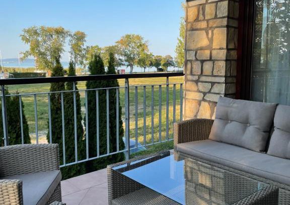 Zamardi Apartment | Oceanfront D-S Apartman Stella with Pool & Breakfast