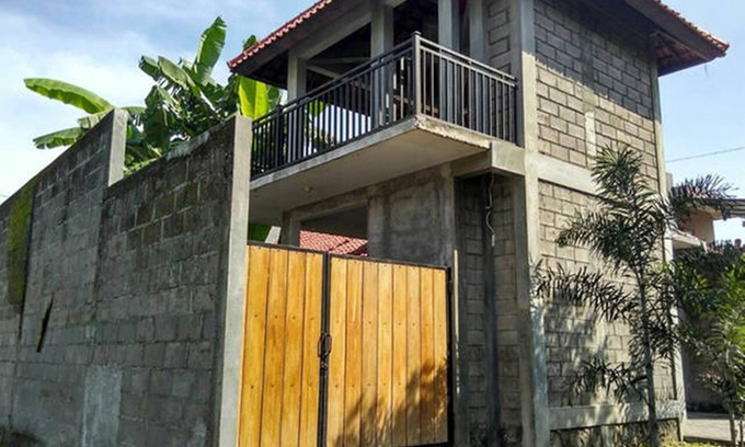 Depok House | Relax at D'Selonjor Homestay: Pool, Spa & Family-Friendly