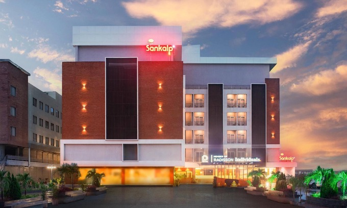 Rajpipla Hotel | Budget-Friendly Comfort Inn with Family Amenities & Dining