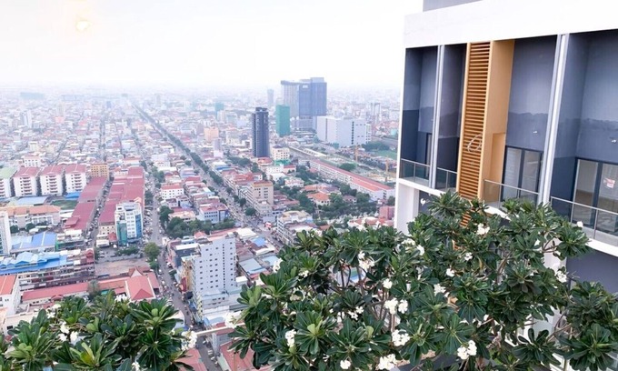 Phnom Penh City Centre Hotel | Cozy D Suites at The Skyline with Kitchen & Breakfast Included