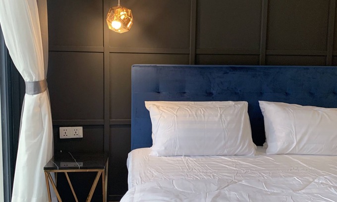 Prampir Makara Apartment | Discover D'Suites at The Skyline: Relax by the Pool