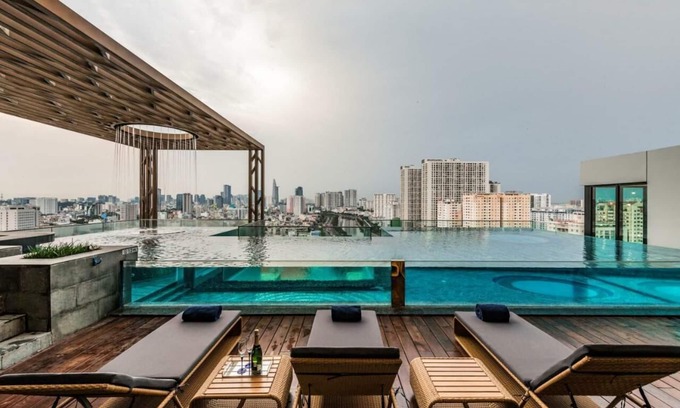 District 1 Apartment | Relax at D1 Mension Building: 4-Star Pool & Spa Retreat