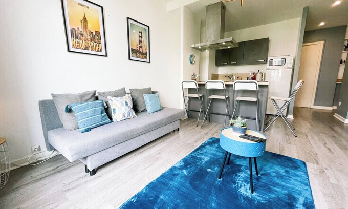 Quartier Hyper-Centre Apartment | Discover Blue Lagoon: Family-Friendly Retreat at Caserne de Bonne