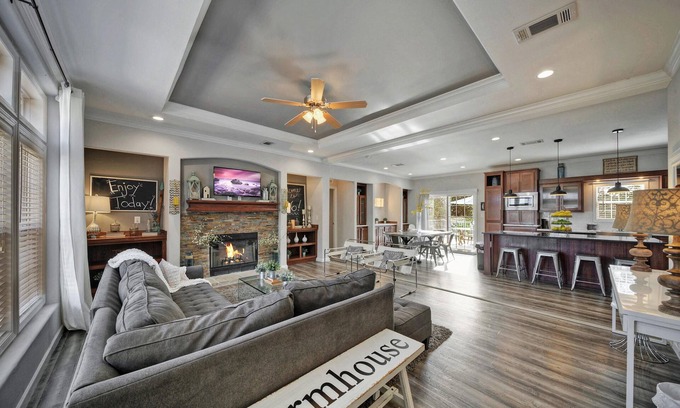 Dripping Springs House | Inviting D6 House: Swim, Hike, Relax with Unique Amenities