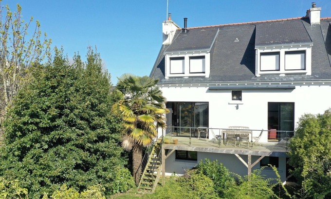 Treboul House | Beachside Renovated House with Family-Friendly Amenities