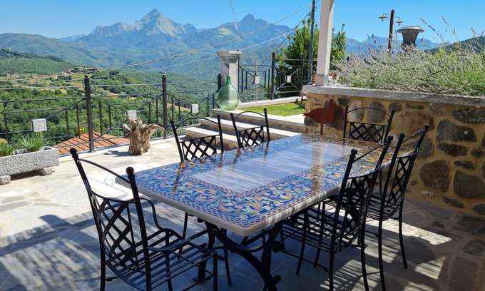 Casola in Lunigiana House | Luxury Getaway at DA ERCOLE: Pool, Garden & Hot Tub